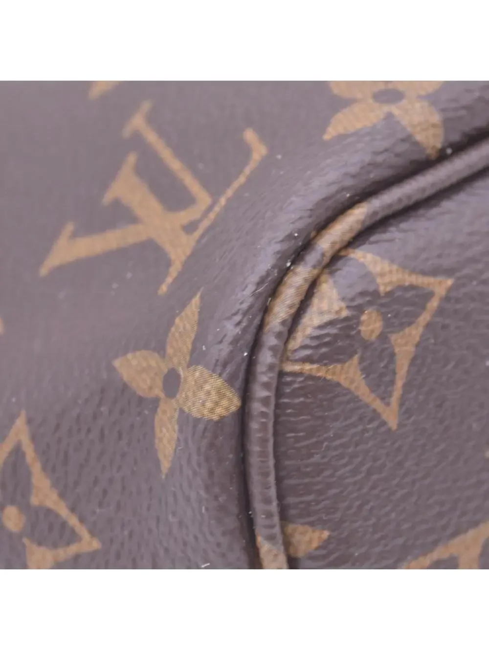 Louis Vuitton exterior excellent
